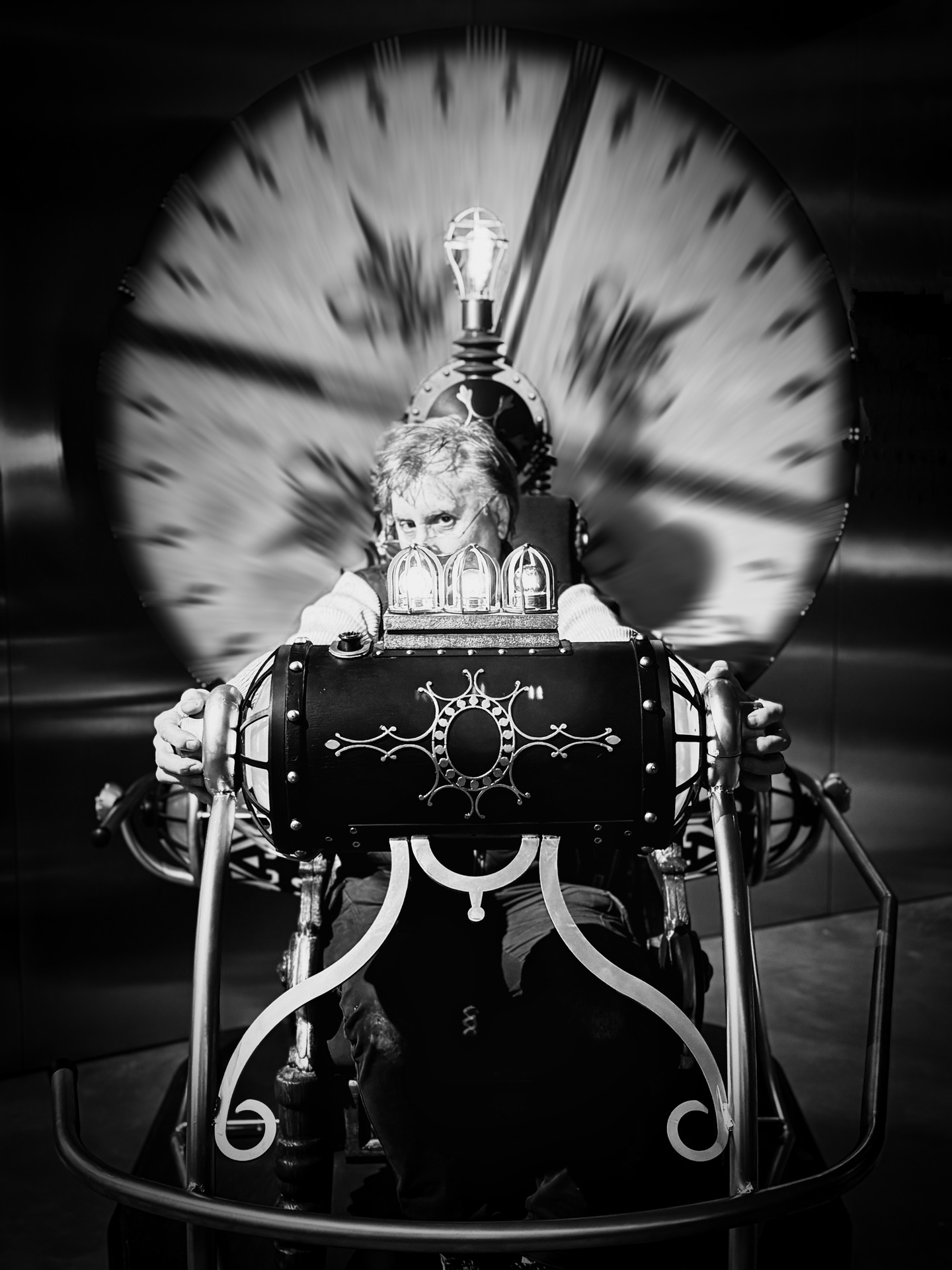 He vuelto a subir a la Máquina del Tiempo de H.G. Wells. Realizada con iPhone 15 Pro, sin IA

#timemachine #thetimemachine #hgwells #lamaquinadeltiempo #maquinadeltiempo