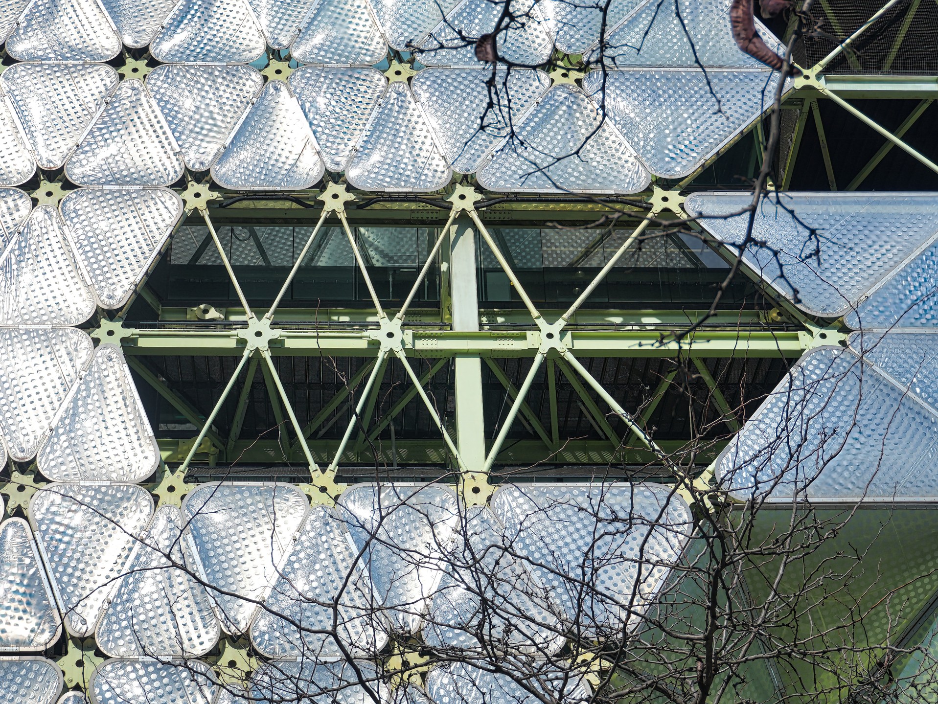 Foto realizada con una sencilla cámara Sony ZV-e10 y un objetivo Sony PZ 16-50mm f/3.5-5.6 OSS, ya que estoy preparando un taller de encuadre fotográfico, que irá desde Glòries hasta Fòrum/ Diagonal Mar en Barcelona. Enlace en la bio desde cursosfotografiabarcelona.com #cursofotografiabarcelona #fotobarcelona #fotografiabarcelona