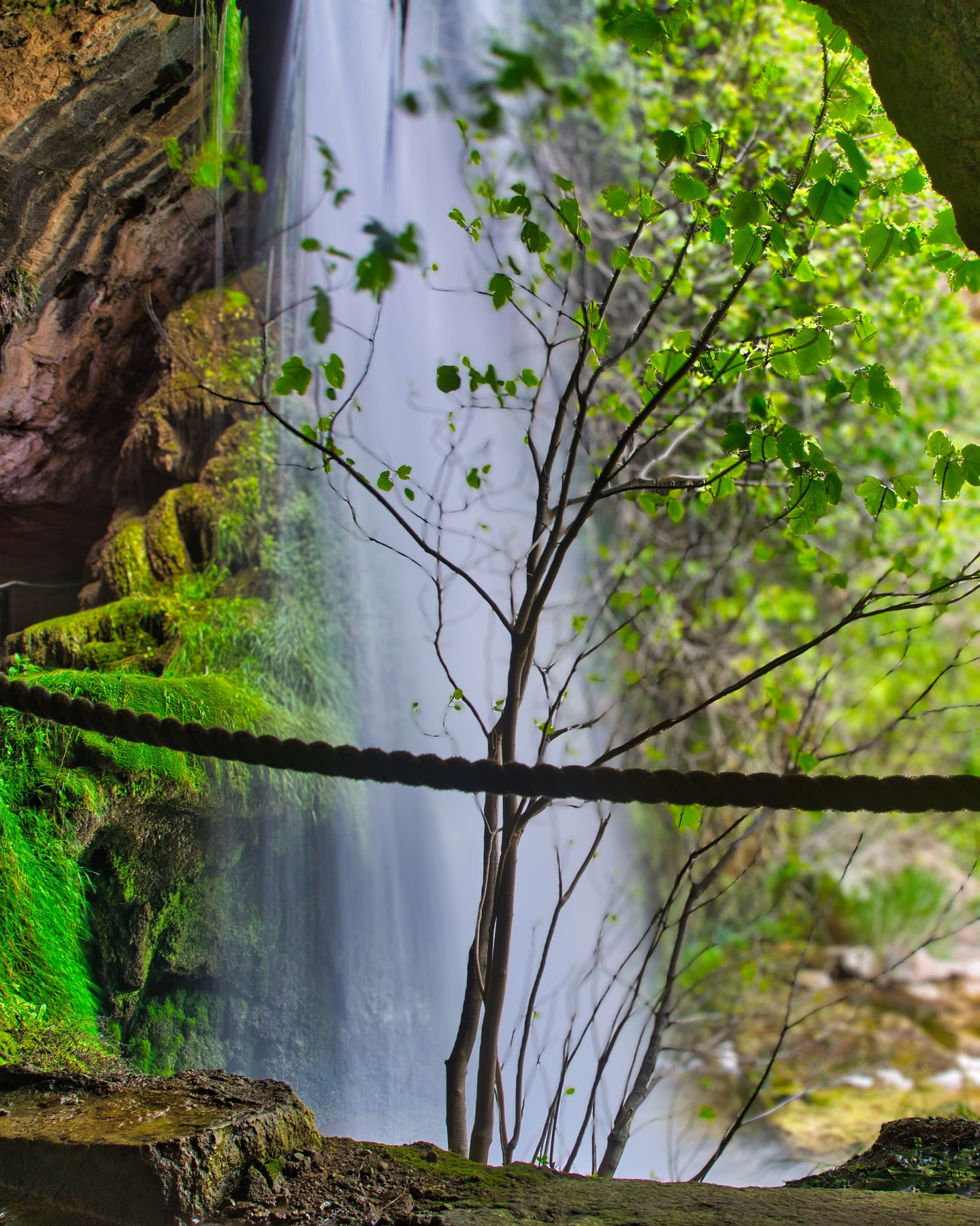 En el interior de la cascada de Sant Miquel del Fai. Realizada con una Sony A7C II y una lente Sony Zeiss f/4 24-70 con filtro ND #santmiqueldelfai @santmiqueldelfai