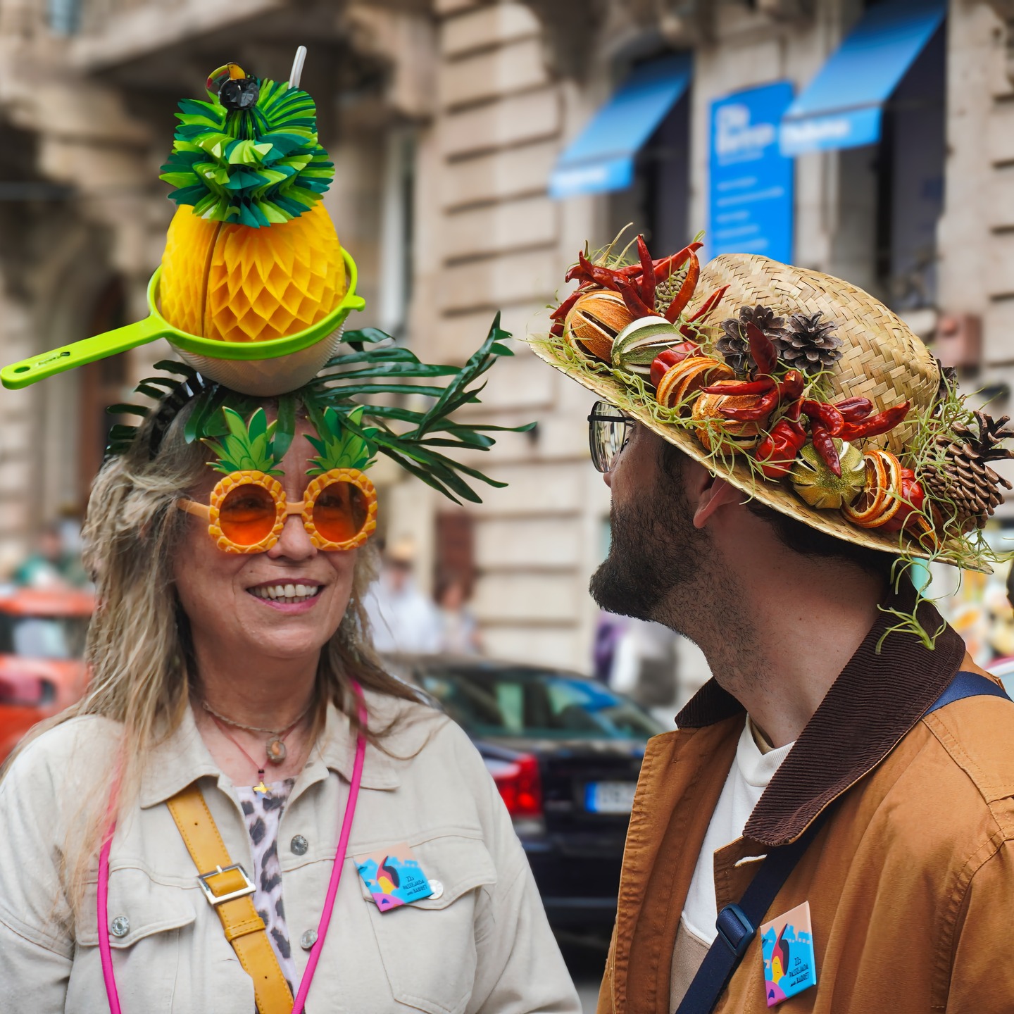 Passetjada amb barret del 12 de abril de 2026, que partió desde la Rambla Catalunya. Tomada con una sencilla cámara Sony ZV-e10 y objetivo Sony PZ 16-50mm f/3.5-5.6 OSS II APS-C

#passejadaambbarret
#ambbarret2026
@amb_barret