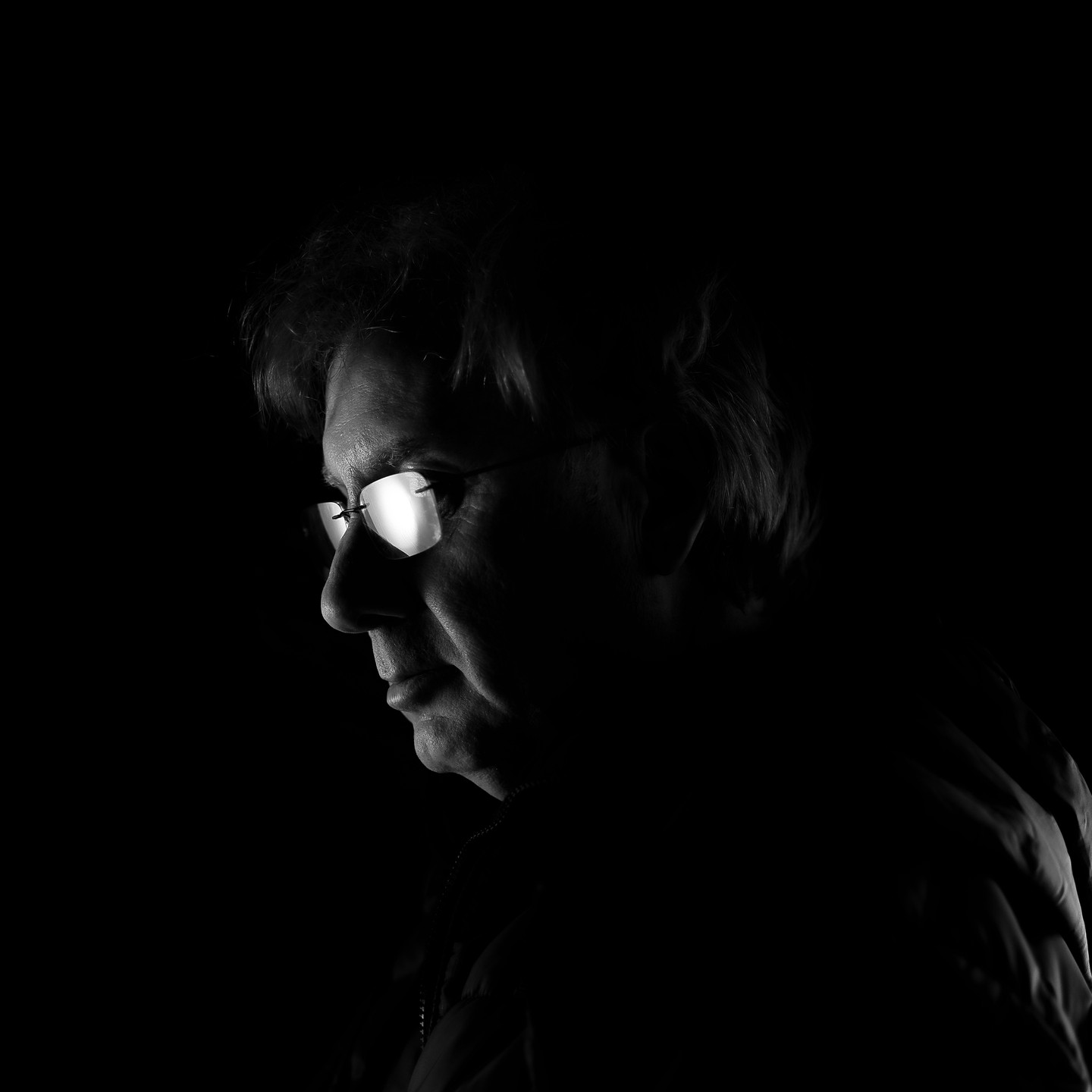 Autorretrato. Realizada con mi cámara Sony A7 RIII y un flash Neewer Q3 por detrás de mí, más un objetivo Samyang V-AF T1.9 75mm para dejar la ISO a 100.

@sonyalpha @samyanglensglobal @neewer #sonya7riii #neewerq3 #samyanvaf