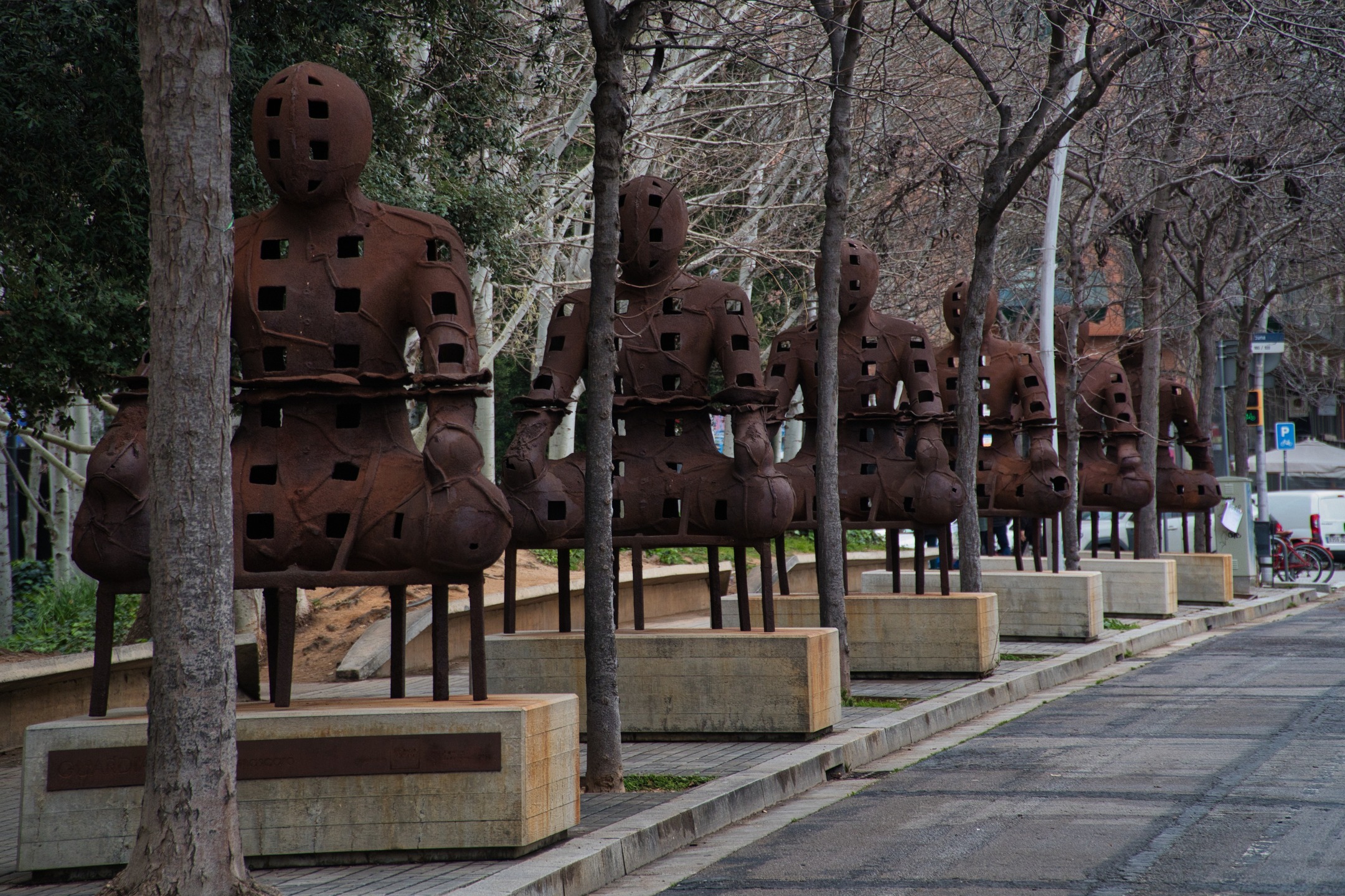 Foto realizada con una sencilla cámara Sony ZV-e10 y un objetivo Sony PZ 16-50mm f/3.5-5.6 OSS, ya que estoy preparando un taller de encuadre fotográfico, que irá desde Glòries hasta Fòrum/ Diagonal Mar en Barcelona. Enlace en la bio desde cursosfotografiabarcelona.com #cursofotografiabarcelona #fotobarcelona #fotografiabarcelona