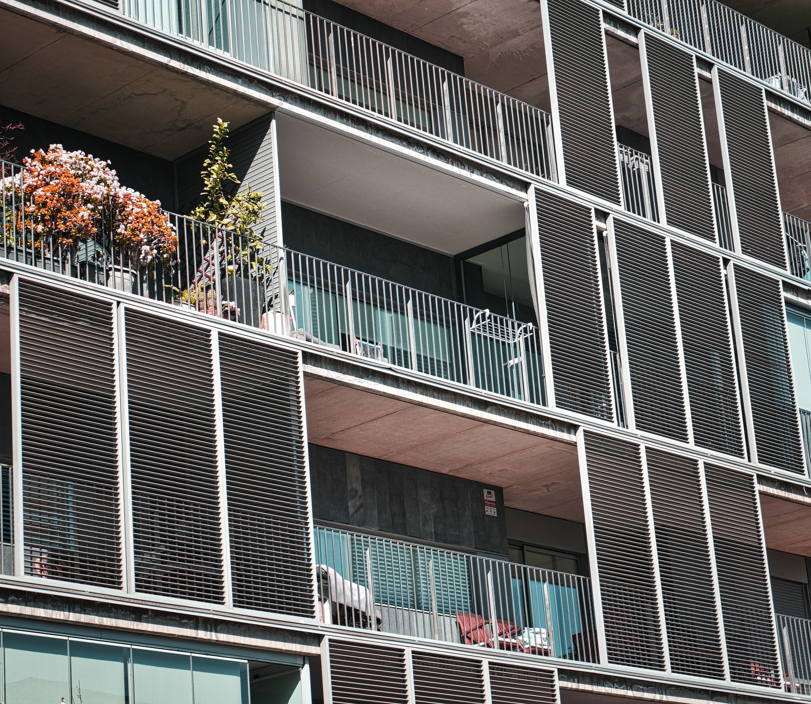 Foto realizada con una sencilla cámara Sony ZV-e10 y un objetivo Sony PZ 16-50mm f/3.5-5.6 OSS, ya que estoy preparando un taller de encuadre fotográfico, que irá desde Glòries hasta Fòrum/ Diagonal Mar en Barcelona. Enlace en la bio desde cursosfotografiabarcelona.com #cursofotografiabarcelona #fotobarcelona #fotografiabarcelona