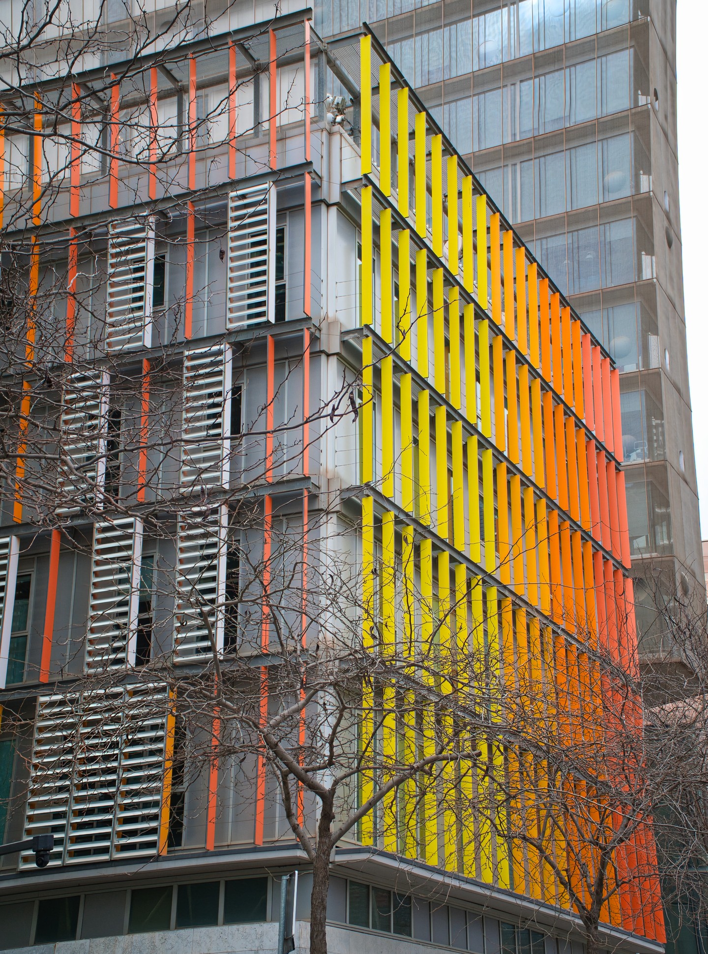 Foto realizada con una sencilla cámara Sony ZV-e10 y un objetivo Sony PZ 16-50mm f/3.5-5.6 OSS, ya que estoy preparando un taller de encuadre fotográfico, que irá desde Glòries hasta Fòrum/ Diagonal Mar en Barcelona. Enlace en la bio desde cursosfotografiabarcelona.com #cursofotografiabarcelona #fotobarcelona #fotografiabarcelona